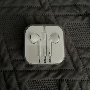 Apple White EarPods with Case
